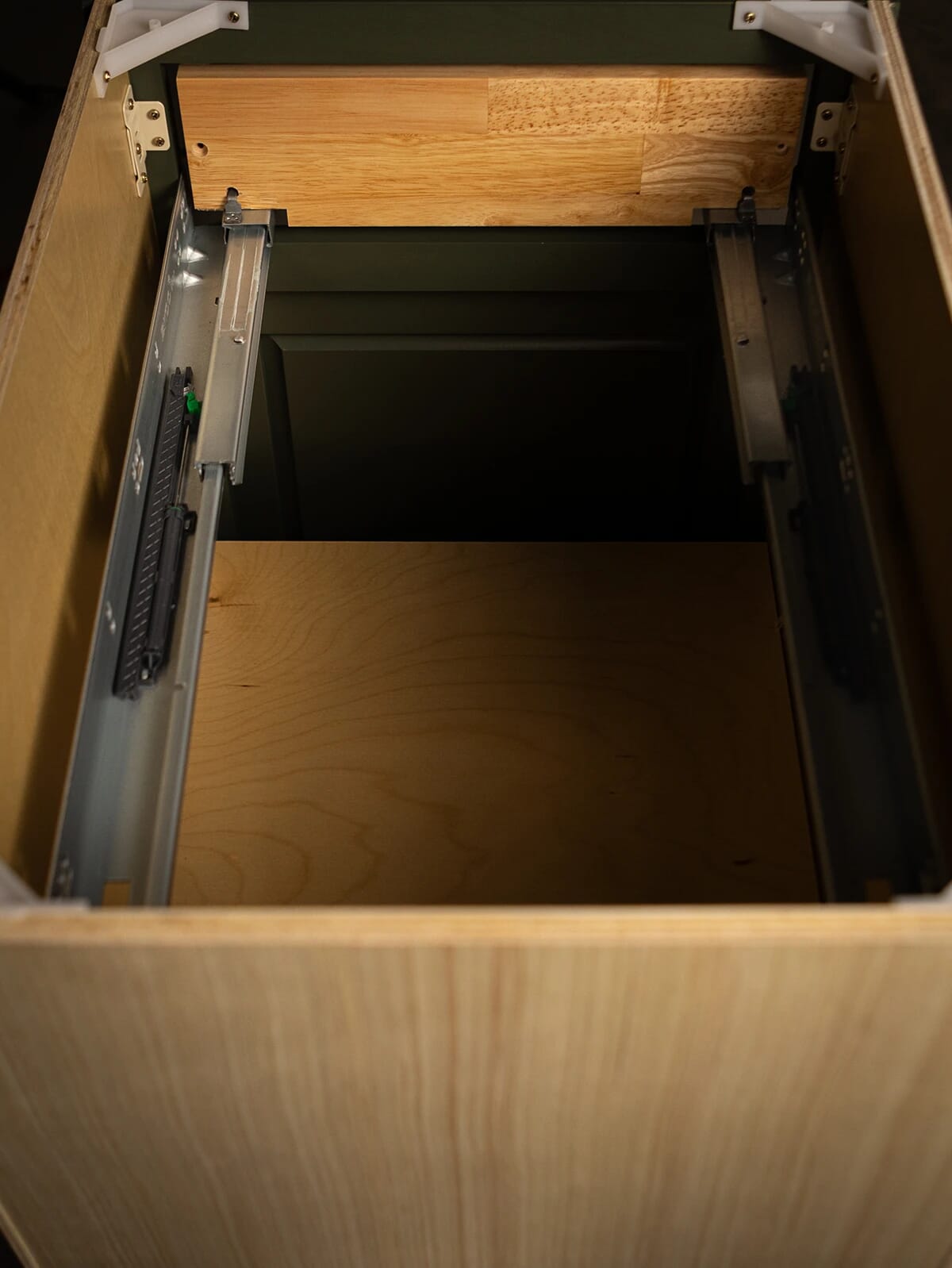 Undermount soft-closing drawer slide with six-way adjustment for premium cabinet drawers
