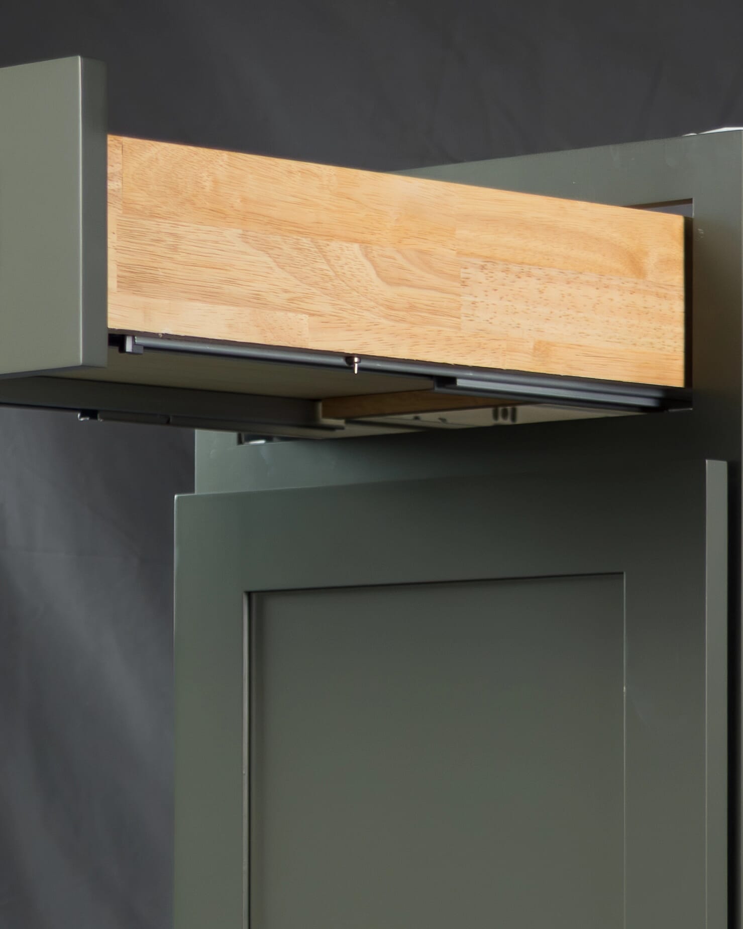 Kingston RTA cabinet full dovetail solid wood drawer box construction detail